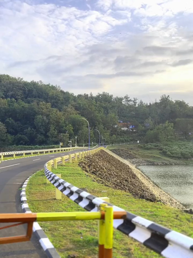 Birune langit Ijone Cemoro anyep e banyu  Jembar e Sermo #kulonprogoyogyakarta  #Amazingkulonprogo  #berandamu  #jogjaistimewa  #Amazingkulonprogo  #yogyakartaistimewa #waduksermo 