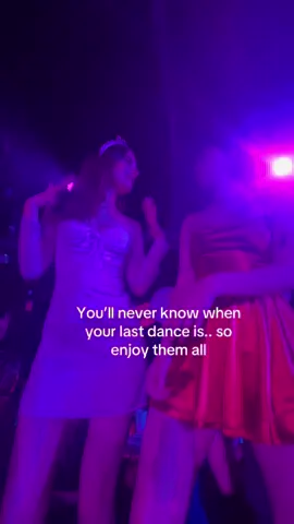 Oh we love a dance #fyp #trend #viral #bestfriend #dance #wholesome #girlhood 
