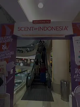 ke pameran lokal.... bosen #CapCut #fyp #fypage #parfum #trendingvideo #trend #parfumviral #fragrance #fragrancetiktok #parfumtiktok #nicheparfum #bykilian 