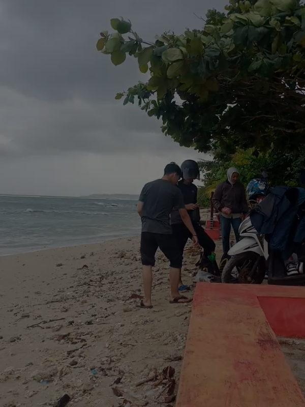 #Pantaiujunggenteng  #Villaredrubyujunggenteng 