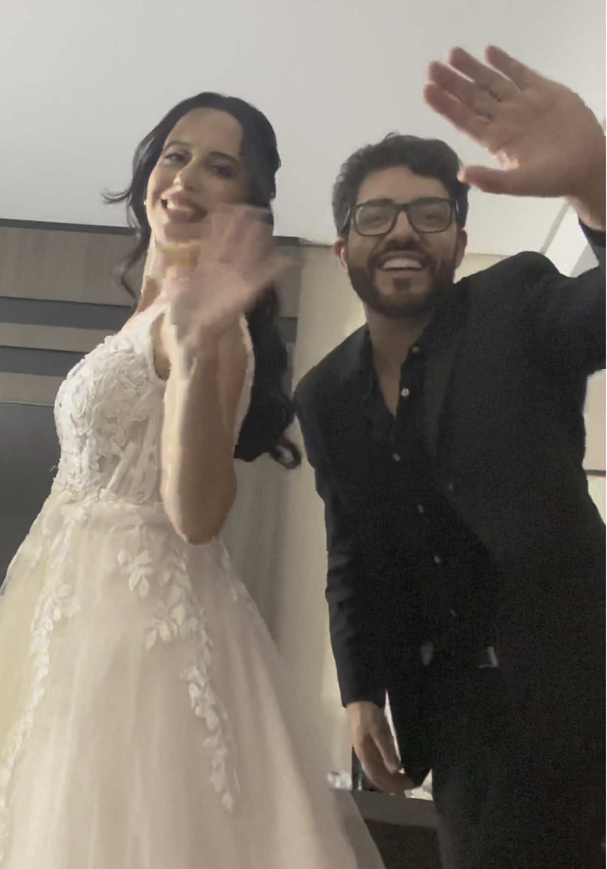 Vamos vestir a Noiva? #bride #wedding #penteado #diadanoiva #pedrogonzalezpenteados 