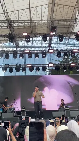 #konser #socialchicbandung #nadhifbasalamah #bergemasampaiselamanya @SOCIAL CHIC @Nadhif Basalamah 