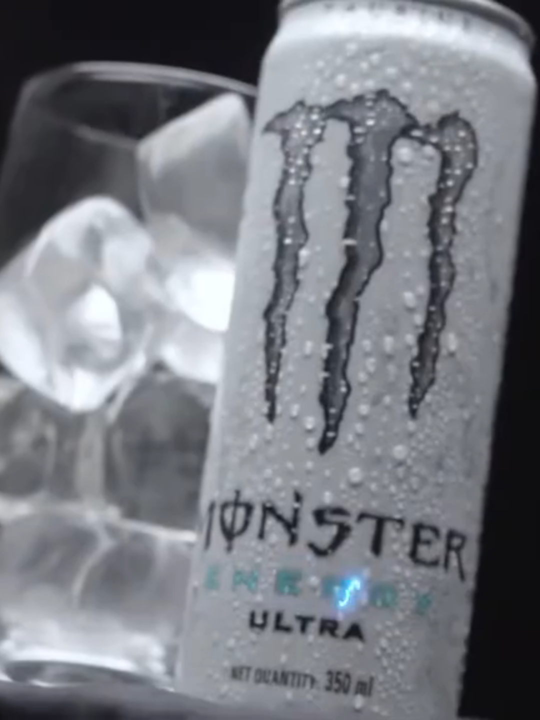WHITE MONSTER 🤍👾 #monster #edit #4k #edits #fyp #viralv #Random #goviral #fyppppppppppppppppppppppp #blowthisupforme #highquality #f1 #whitemonster #redbull #redbullracing #maxverstappen #mclaren #mclarenf1 #landonorris #oscarpiastri #f1movie
