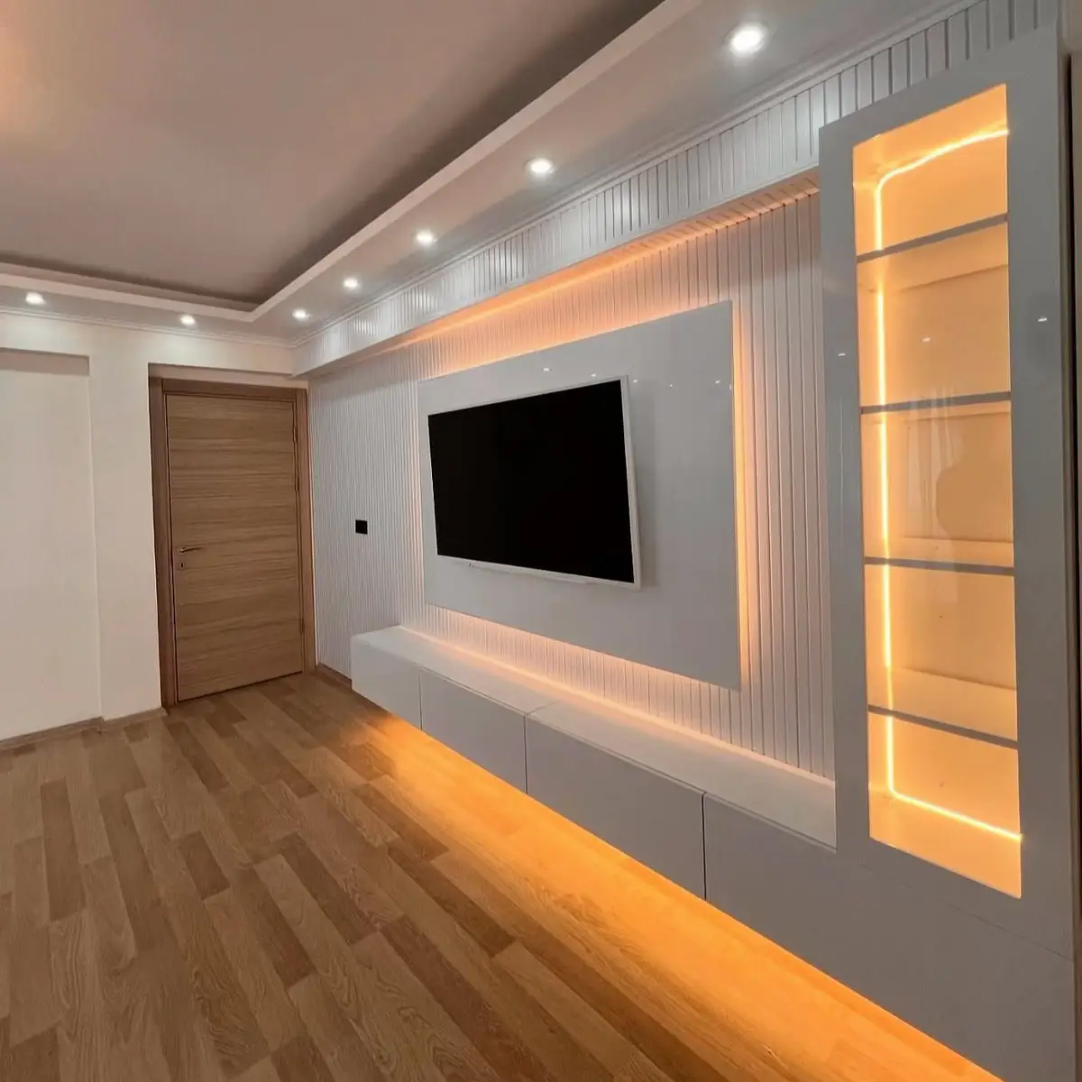 〽️AHŞAP PANEL/PVC PANEL / AKUSTİK PANEL TV YAŞAM ÜNİTESİ  〽️MDF PANEL 〽️TV KONSOL 〽️LED UYGULAMA 💯Müşteri memnuniyet garantisi Ege bölgesi/İZMİR İrtibat No: 0553 701 19 96 💫Satıştan montaja, dekorasyonun her adımında yanınızdayız! Bu projede, hem kaliteli malzeme hem de usta işçilikle müşterimizin salonuna yepyeni bir hava kattık.  🔹Tadilat & Yenileme: Başkalaşan mekanlar, yenilikçi tasarımlar.  🔹Dekorasyon & Tasarım: Tarzınıza uygun detaylı çözümler. Kalite ve müşteri memnuniyetini ön planda tutarak, her projeyi sizin için özel kılıyoruz. Şimdi harekete geçin ve mekanınızı yeniden keşfedin!  📍Gaziler Caddesi No:361/1 Konak-İZMİR (İzmir Gıda Çarşısı) 📞Detaylar için DM ya da 0553 701 1996 üzerinden bizimle iletişime geçin!