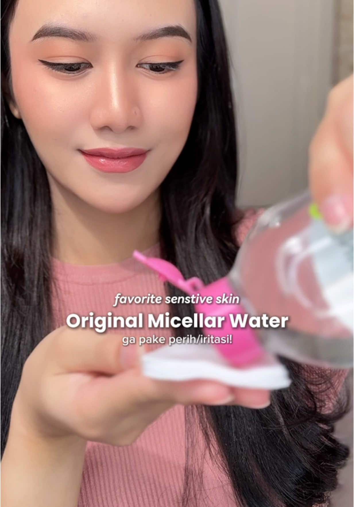 Yang original cuma 1x swipe aja! Bisa bersih tuntas 100% tanpa ninggalin sisa. Harus pakai si @Garnier Indonesia deh! varian pink ini bagus banget buat kulit sensitif 🫶🏻#GARNIERMicellarWater #Original1XSwipeMicellar #Skin #TheOriginalMicellarWater #RekomendasiMicellarWater