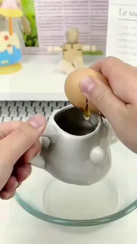 easy to separate the egg whites and yolks #gadgets#coolstuff#coolgadgets#homegadgets#favoritefinds#product#shopping#LearnOnTikTok#tiktokmademebuyit#fyp#foryou