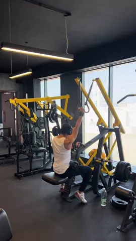 Happy back day #fyp #4u #foryou #oman #summervibes #مالي_خلق_احط_هاشتاقات #streak #gymmotivation #gym #GymTok 