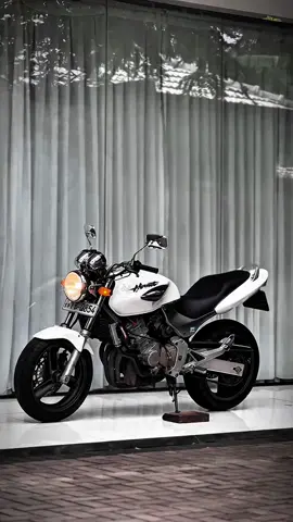 කතා කරන්න පුලුව්න්නම් කියයි ආදරේ තරම...!!😩🤍 #hondahornet250 #hornetbaby #hornetlovers❤ #250cc #highcapacitysrilanka🇱🇰 #hornetmodified #modifiedbikes #hornetvideo #bikelover #hornetedit #hornetsale #ch110 