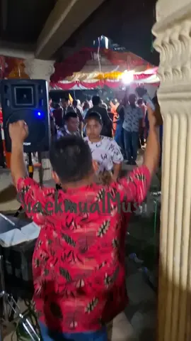 Masuk lagu andalan...!!!!! Ala siraya katumba