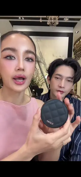 🌟 สิ้นสุดการรอคอย! 🌟 กับ งานผิวที่เนียน เป๊ะ ปัง  KATHY AMREZ ONSTAGE PERFECT SKIN POWDER แป้งพัฟมหัศจรรย์ที่รวม 4 นวัตกรรมระดับโลกไว้ในตลับเดียว! 💎 ✨ New Look! แพคเกจใหม่ สวยหรู คลาสสิก เรียบแต่พรีเมียม ✔️เนื้อแป้งโมเลกุลเล็กละเอียด  ✔️เนียนกริบ ปกปิด ติดทน แต่เบาสบายผิว  ✔️ เหงื่อยิ่งออก ผิวยิ่งสวยสุดๆ ด้วยเทคโนโลยี Eau Re-boost Mineral สารสกัดนำเข้าจากฝรั่งเศส  ✔️พร้อมสารบำรุงผิว จาก 3D HYA และRose Placenta Extract ให้ผิวชุ่มชื้น ทาแป้งติดหน้า 🏆คุณภาพระดับโลก แพคเกจสวยแบบเคาน์เตอร์แบรนด์ ในราคาหลักร้อย 👛 🔆มีทั้งหมด 4 เฉดสีสวย เข้ากับทุกโทนผิว “ไม่วอก ไม่ลอย ไม่เทา” 01  ivory (ผิวขาวอมชมพู) 02  light  (ผิวขาวอมเหลือง) 03 beige  (ผิวสองสี) 04 honey (ผิวสองสี -ผิวแทน) #kathyamrezcosmetics #รีบสั่งก่อนสินค้าหมด #แป้งกระแต #แป้งกลืนผิว #แป้งพัพกระแต #แป้งสะท้อนแสง #แป้งKathy #เทรนด์วันนี้ 