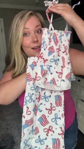 Cute baby girl 4th of July outfit #babygirloutfit #babyfourthofjulyoutfit #girlmama