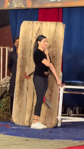 #CircusKeDuniya #KnifeThrow 