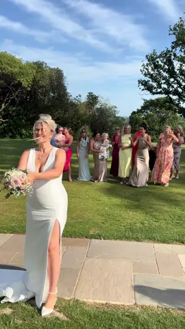 When the bouquet toss turns competitive… 👀💐 POV: The new mother-in-law wasn’t just there to support! She came to win. And let’s just say… reflexes like that don’t come from sitting on the sidelines 😆🔥 Caught this absolute gem on camera and it’s giving Olympic tryouts meets rom-com energy. You’ll want to see her dive (gracefully, of course) into the action. But … the bridesmaid pipped her to the post, just! Haha!  📸 Wedding content gold? This is it. #BouquetTossBattle #WeddingMoments #WeddingContentCreator #CaughtOnCamera #MotherInLawGoals #SussexWeddings #WeddingLOL #BouquetWars