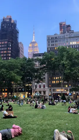 📍Bryant park  #nyc #bryantpark #manhattannewyork #newyorker #manhattan #newyorkcity #newyork 