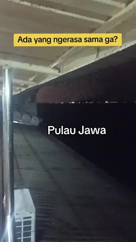 Perasaan dulu g bisa liat pulau jawa & Sumatra dari satu tempat.. kenapa sekarang kaya deket banget ya..  #pulaujawa #pulausumatera #sumatra #jawa #pelabuhanmerakbakauheni #pelabuhanmerak #selatsunda #kapalferry #asdp #lampunggeh #banten #provinsilampung 