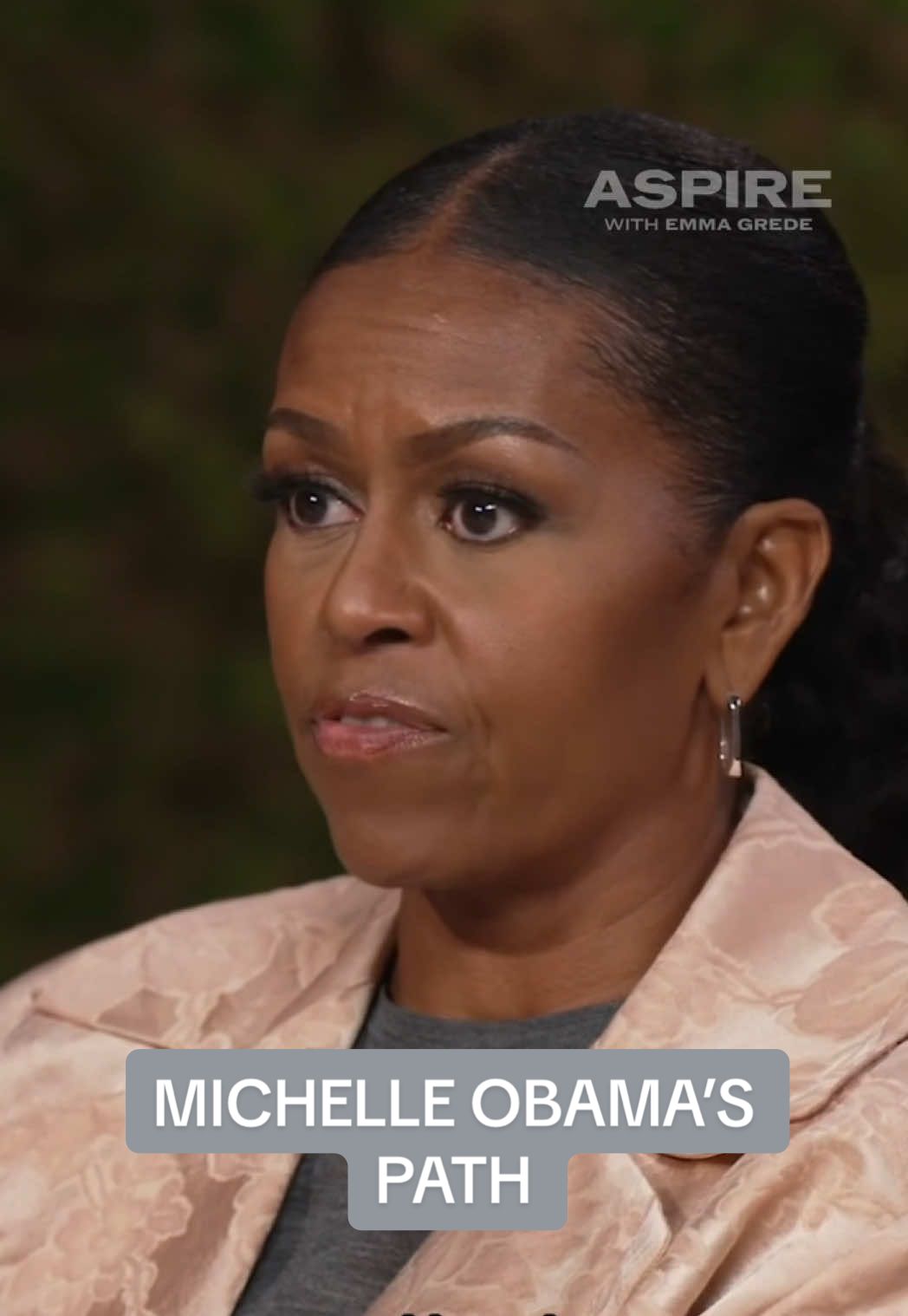 Before the White House, before the global spotlight, Michelle Obama was on a path many of us know well: checking the boxes, chasing the “right” next step. Full episode with Michelle Obama and Craig Robinson is streaming now on @YouTube, @Apple Podcasts and wherever you listen. #EmmaGrede #aspirewithemmagrede #MichelleObama #CraigRobinson #podcast 