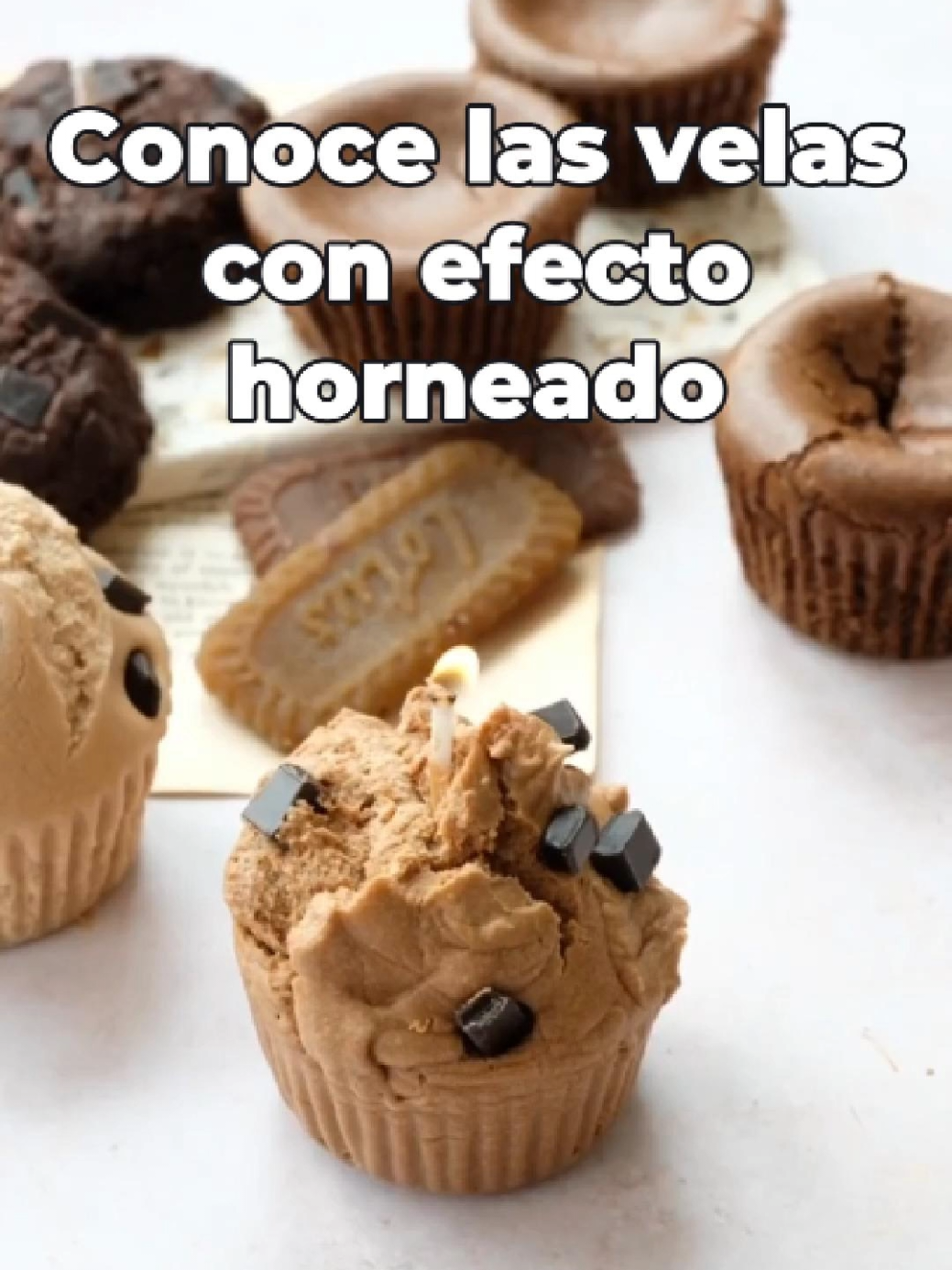 ✨ El truco secreto para velas con efecto horneado… Hoy te enseño a lograr ese efecto esponjoso en tus velas que parece un bizcocho recién salido del horno 🥯🕯️Un detalle que las hace tan únicas que se venden solas. Solo necesitas cera, tu esencia favorita y un toque de polvo para hornear para crear este acabado que enamora 💛 ¿Quieres más ideas creativas para sumar a tu catálogo y aprender a emprender con velas desde casa? Ve al link de mi perfil o 💬 Comenta “HORNEADO” para más info sobre el curso. #vela #candle #hechoamano #velasdecorativas #handmadecandles #cursodevelas #manualidades #libertadfinanciera #ideadenegocio #velasartesanales #emprenderdesdecasa #mujeresemprendedoras 