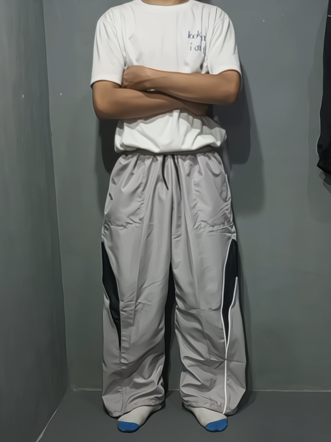 versi abunya nih🫵😝 #outfitkece #fypdong #celananyalakece #lewatberanda #fyppppppppppppppppppppppp 