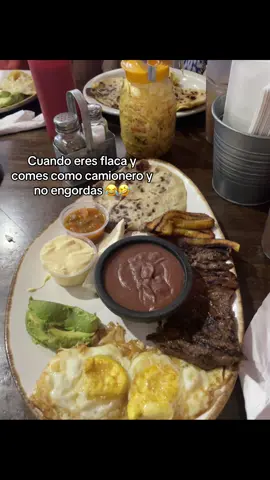 Las flacas me entenderán aunque uno coma y coma y no poder engordar no se si es premio o castigo 😩💔😂🤣🤣🤣