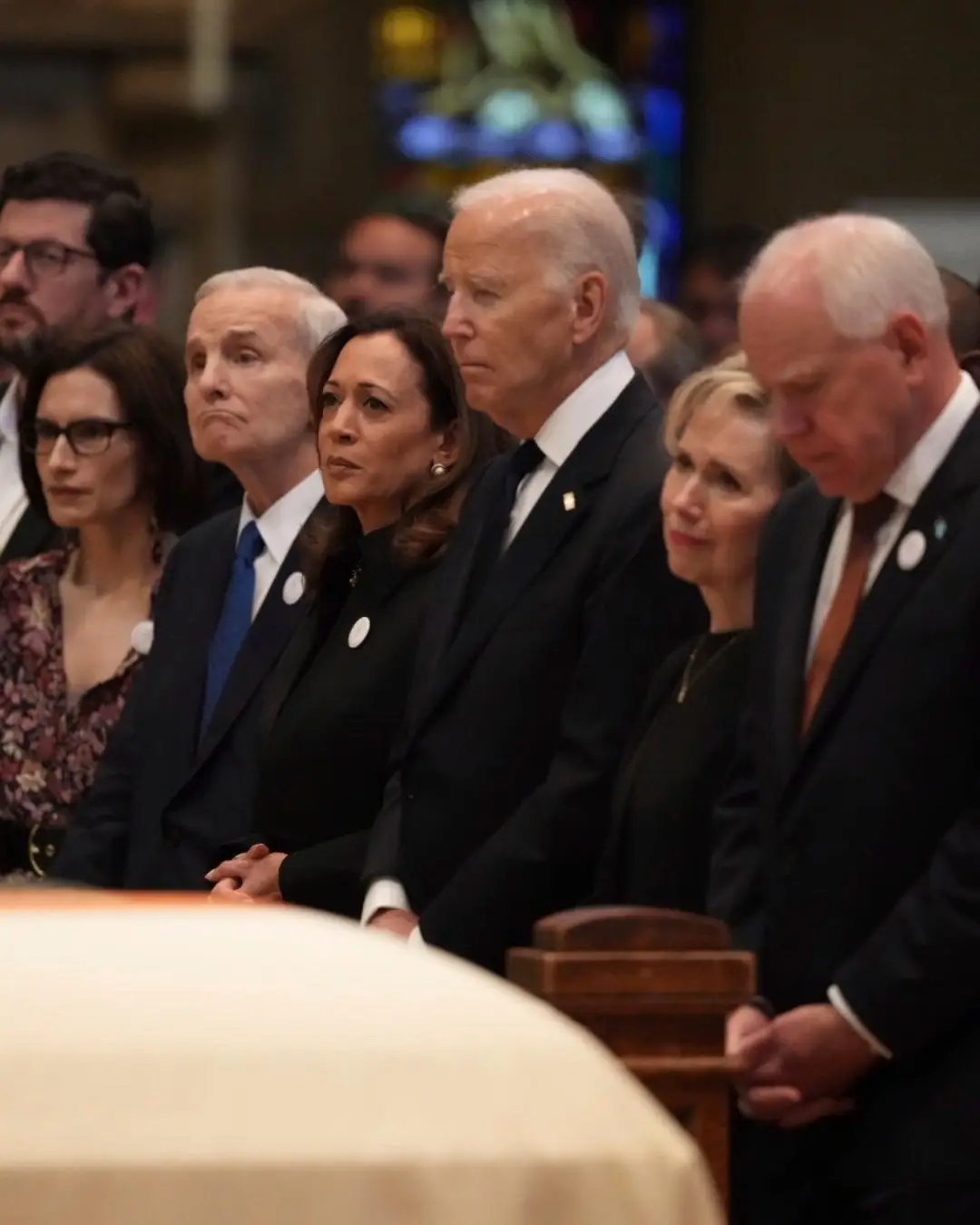 🖤🇺🇸 Dan el último adiós a la expresidenta de la Cámara de Representantes de #Minnesota, #MelissaHortman, quien recibirá sepultura junto a su marido este sábado, semanas después de que su 