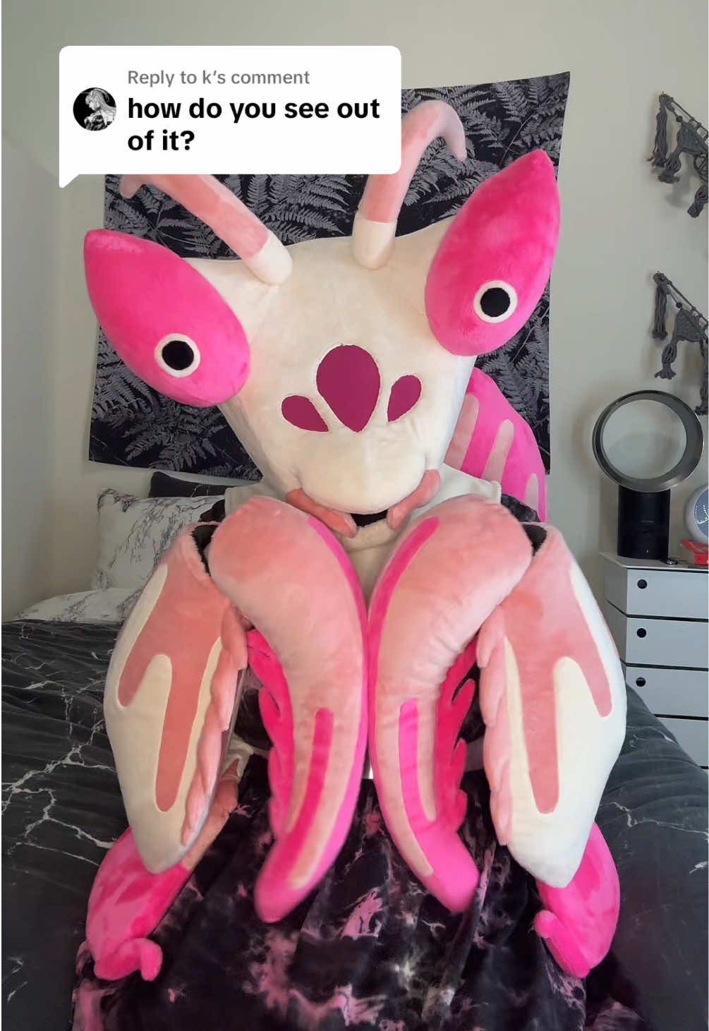Replying to @k Through the pink markings on the face and through the mouth! 💕 #orchidmantis #bugfursuit #fursuit 