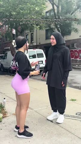 Guys she is so so so cute @Leana Deeb 🩷 I hope she keeps doing it her women runners club #leananddab #gymshark #gymgirl #nyc #celebrity #bloom 