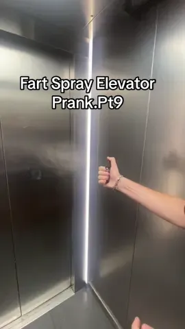 Broma con spray de pedos💨 pt9 #fyp #trending #fartsprayprank #fartsprayelevator #Viral #pedos #fart #Broma 