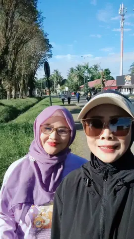 Sampai so lupa umur begini🤪😂 Menikmati mentari bersama bestie putih biru nun jauh di Kalimantan😍❤️ #walking #bestie #boloputihbiru