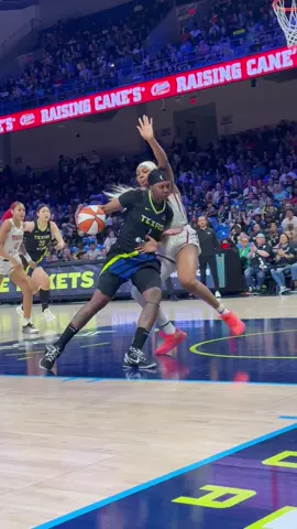 NaLyssa Smith 😤😤😤 . . #DallasWings #Dallas #Wings #WNBA #PaigeBueckers #arike #arikeogunbowale #DiJonaiCarrington #MaddySiegrist #teairamccowan #MyishaHinesAllen #TyHarris #NaLyssaSmith #AziahaJames #WNBANews #VoltUp #WNBA2025 #WNBABasketball #LuisaGeiselsöder #LiYueru