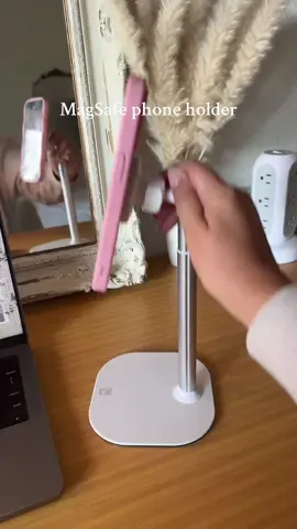 This is THE phone stand ✨ #phonestand #magsafe #phoneholder #contentcreatorsoftiktok #magsafephoneholder 