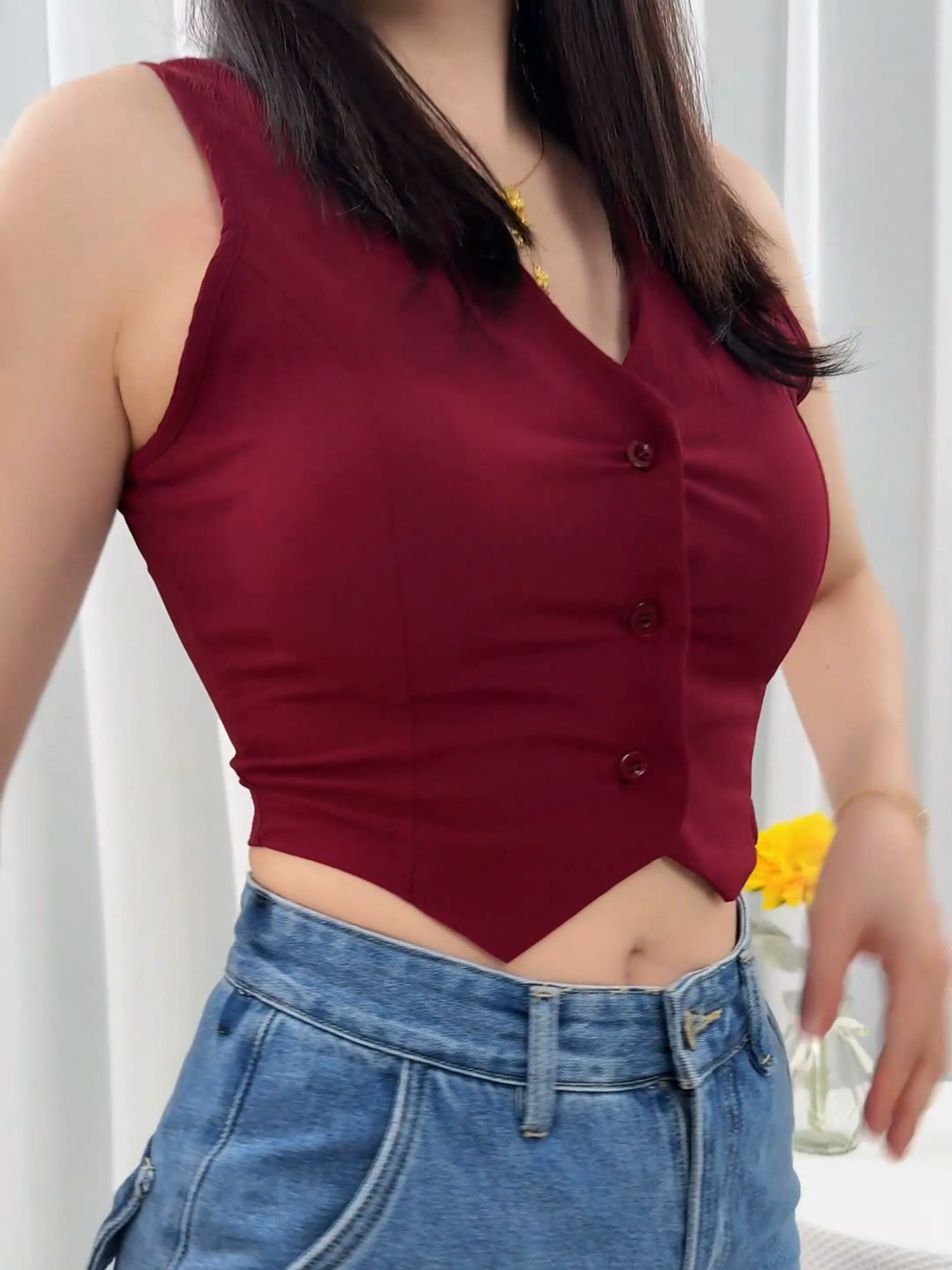Unlock the sultry summer with a basic temperament shirt🌭🌭 #saturdaygirl #doubleliningtop #basictops #fulllengthbasictop #shortsleeve #shortsleevepolo #CropTop #V-neckshirt #fypp #TikTokShopStyleItGirl #TikTokShopGirlOnTrend