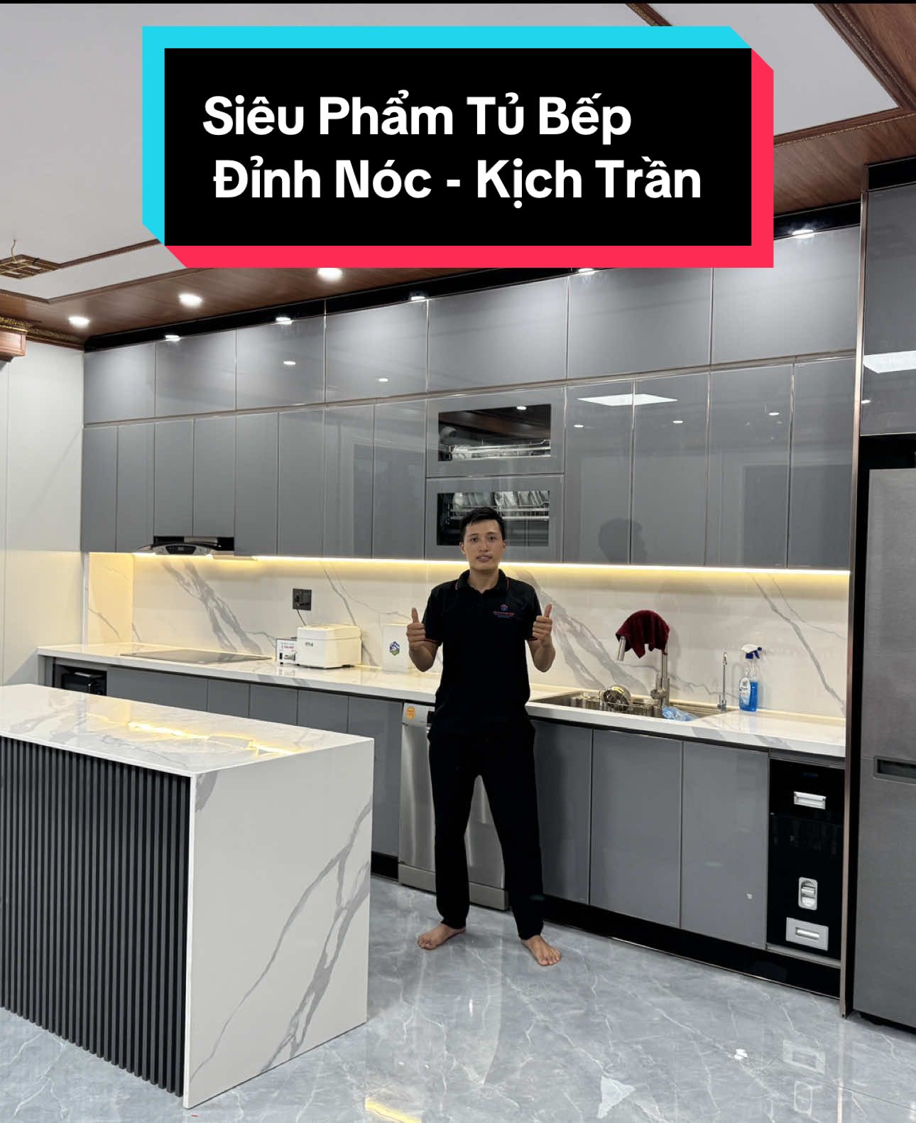 Trả lời @Hương trà 1989 Căn Bếp Mơ Ước Của Các Chị Em Đây Rồi !  Siêu Phẩm Tủ Bếp Cánh Kính . Đỉnh Nóc - Kịch Trần , cận cảnh chi tiết từng khoang công lăng . Đầy đủ phụ kiện . #cokhisonlam #tubephiendai #tubepdep #tubep #tubepcaocap #tubepinoxcanhkinh #tubepnhomnoithat #tubepinox 