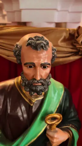 🙏 DESCUBRÍ QUIÉN FUE SAN PEDRO APÓSTOL ¿Sabías que nuestro santo patrono fue uno de los discípulos más cercanos a Jesús? ✝️ San Pedro Apóstol es una figura clave en la historia del cristianismo: pescador de oficio, elegido por Jesús como “la piedra” sobre la que edificaría su iglesia. Fue el primer Papa y entregó su vida con fe y entrega. 📖 Su legado sigue vivo en nuestra comunidad. Cada año, San Pedro de Jujuy lo celebra con devoción y orgullo, porque su ejemplo de humildad, coraje y compromiso aún nos inspira. 🙏🏼 Conocé su historia y compartí esta tradición.