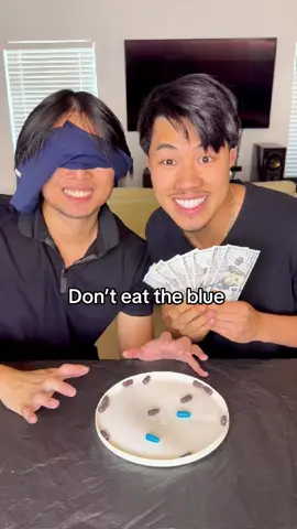 Don't eat the blue candy challenge 💙 #fyp #challenge #couple #Relationship