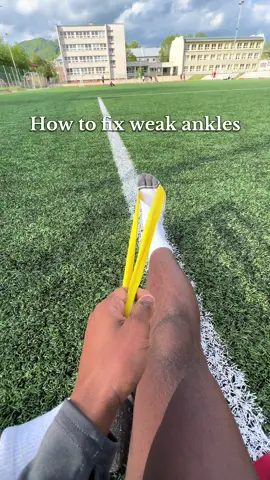 Here is how i strengthened my weak ankles for soccer. Used to do this when i was just watching tv and before every match and it’s been 3 years since i had any ankle problems so definitely trying these #fyp #foryou #GymTok #Soccer #football #soccertiktok #futbal #resistancebands 
