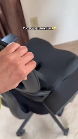 This releases so much tension #lowbackpain #sittingpain #legpain #ergonomic #dealsforyoudays #cushionseat #lowbackcushion#seatcushion 