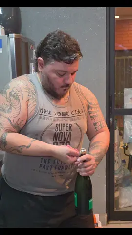 Como abrir um bom espumante 🍾 🤣🤣🤣