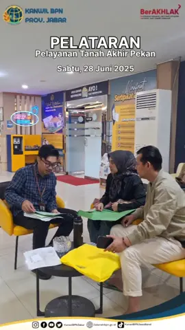 Halo #Sobatatrbpn, berikut suasana Pelayanan Tanah Akhir Pekan (PELATARAN) yang dilaksanakan di Kantor Pertanahan Kabupaten Bandung pada hari Sabtu,28 Juni 2025.  Bagi warga masyarakat yang membutuhkan layanan pertanahan dan tidak bisa datang ke loket layanan di hari Senin-Jumat, sekarang bisa datang di akhir pekan pada hari Sabtu dan Minggu ke Kantor Pertanahan mulai jam 08.00 - 12.00 khusus untuk pemohon langsung tanpa kuasa.  Berikut daftar Kantor Pertanahan di Jawa Barat yang melaksanakan PELATARAN: 1. Kantor Pertanahan Kota Bandung 2. Kantor Pertanahan Kabupaten Bandung 3. Kantor Pertanahan Kabupaten Bandung Barat 4. Kantor Pertanahan Kota Bogor 5. Kantor Pertanahan Kabupaten Bogor I 6. Kantor Pertanahan Kabupaten Bogor II 7. Kantor Pertanahan Kota Depok 8. Kantor Pertanahan Kota Bekasi 9. Kantor Pertanahan Kabupaten Bekasi 10. Kantor Pertanahan Kabupaten Karawang 11. ⁠Kantor Pertanahan Kota Sukabumi 12. ⁠Kantor Pertanahan Kabupaten Sukabumi 13. ⁠Kantor Pertanahan Kabupaten Cianjur 14. ⁠Kantor Pertanahan Kabupaten Cirebon 15. ⁠Kantor Pertanahan Kabupaten Purwakarta 16. Kantor Pertanahan Kabupaten Kuningan #Pelataran #PelayananTanahAkhirPekan #ATRBPNKiniLebihBaik #ATRBPNMajudanModern #MelayaniProfesionalTerpercaya #fypage @Kementerian ATRBPN  @kementerian.atrbpn  @kantah.kabbandung 