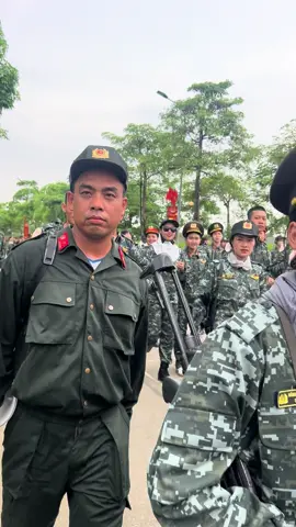 Thầy giáo đáng yêu nhất đội nữ đặc nhiệm. Gửi tới vợ thầy 