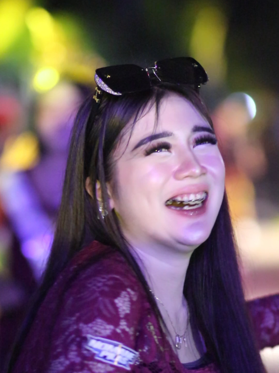 permisi bibi lung mo lewat @maargarethaa 🤩🤩 garai candu iky @Dinkproject⚡️ @ʙᴀɴɢ ʀᴏʏ ᴏꜰꜰɪᴄɪᴀʟ @Latansa @SUMAWE RECORD @NOMANE PILAS OFFICIAL @bananaraceofficial @bonjolysn2  #karnaval #karnavalsoundsystem #sondsystemjawatimur #soundsystemmalang #trending #karnaval2025 #foryoupage #party #dancer #viral #fyp #cantik #dancercantik #cewekmanis 