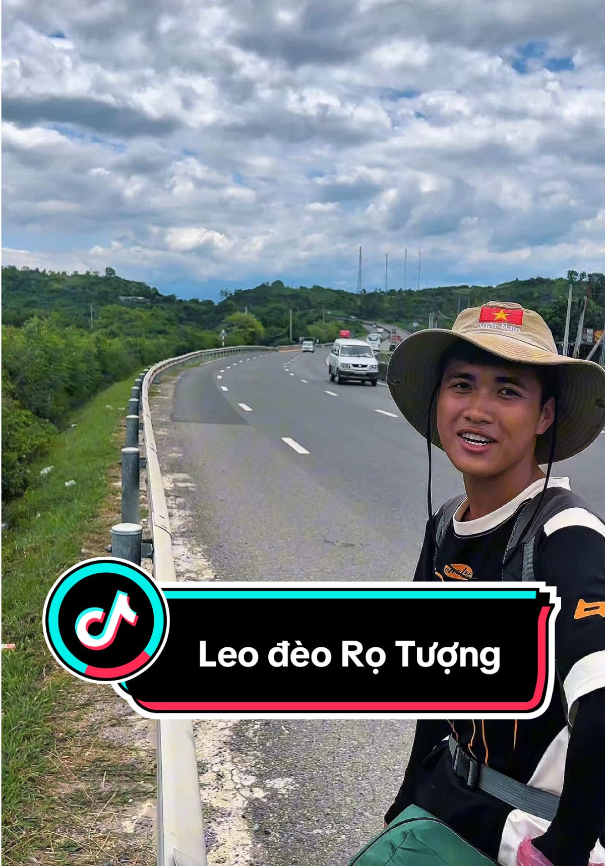 12h trưa leo đèo Rọ Tượng 😂 #toixuyenviet #diboxuyenviet #trekking #xuyenviet #khanhhoa 