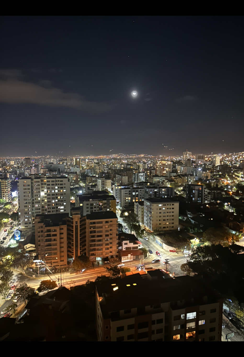 Cochabamba bajo la luna 😍#cochabamba #ciudadjardin #bolivia #noche #saya #moon #viajes #bolivianaviajera 