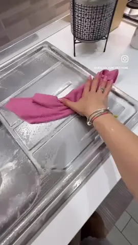 Quanto mi é mancato usare il Vim 🤩 . . #pulire #puliziedicasa #cleaning #Home #casa #vim #detersivo 