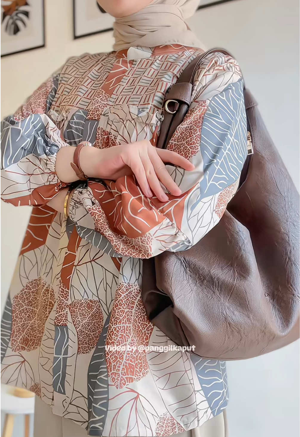 Batiknya cakep bangett🫶🏻 #batik #batikwanita #batikmodern #batikkantor #batikkerja #batikkekinian #blousebatik #outfit #outfitngantor #outfitkerja 