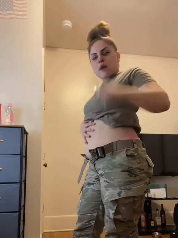 Hot 🥵 USA 🇺🇸 Air Force woman 👩‍⚕️