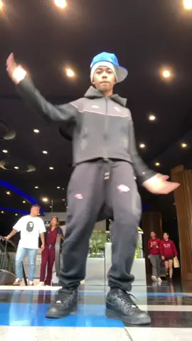 the king is backkk!! #fyp #goviral #drip #sturdydance 