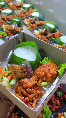 #fypfiralシ #viraltiktok #trenggalek24jam #mamaqimcatering #nasikotak #fypviraltiktok🥰🥰💖💖🖤シ゚☆♡ #khastrenggalek 