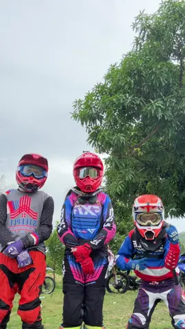 move your body 🤪#fyp #foryou #foryoupage #page #motocross #dirtbike #motocrossphilippines🇵🇭 #dance#MOTOCROSS #MX #viewsfordays #foryoupageofficiall 