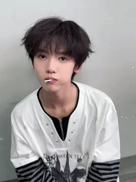 Part.2 kompilasi #livephotos #zhangyiran 🧡 kapan lagi dia bikin live photo aku pengen dia bikin yg banyak 🤭 #zhangyiran_张奕然 #tffamily #tffamily_4th_generation #tffamily🇨🇳💫 #fypシ #foryou 