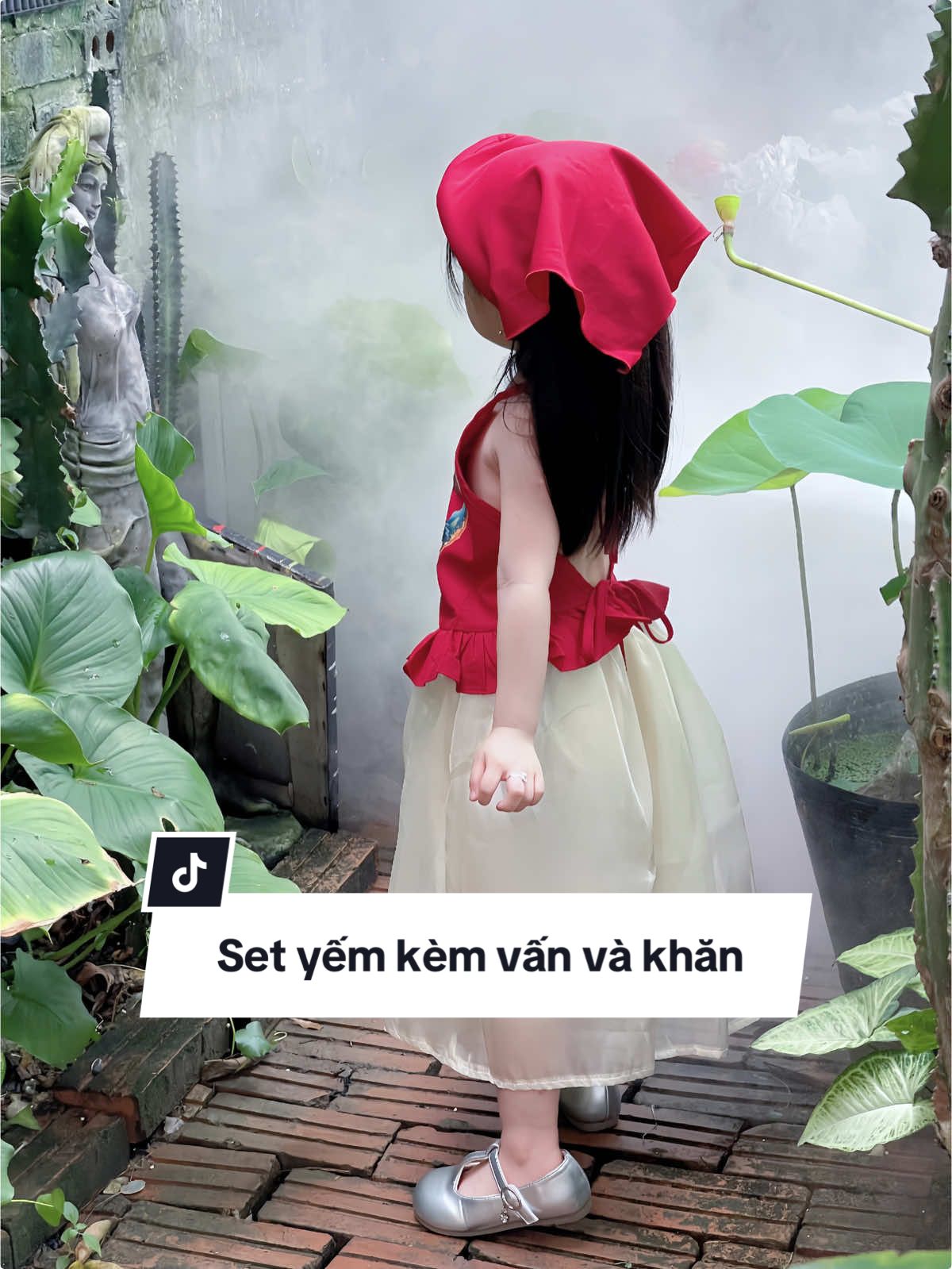 Tín hiệu vũ trụ gửi đến , các bà rinh ngay set này về đi chụp ảnh sen cho tuiiii 😝😝 #setchupsen #chupsen #setyem #setxinhchobe #setmactrungthu #xuhuong #fyp 